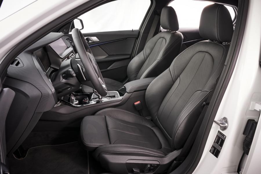 Интерьер BMW 118d Sportline (F40) 2019 года  (WW) (фото 50 из 89)